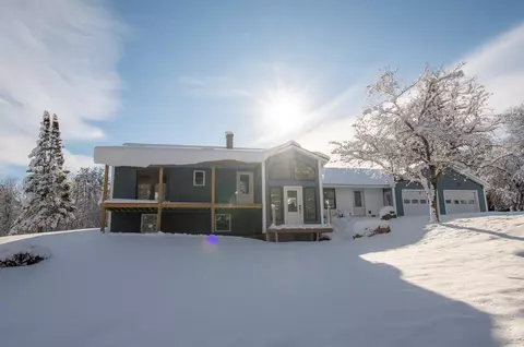 1063 Cross Hill Rd, Vassalboro, ME 04989