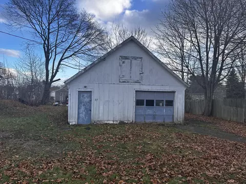 37 Knott St, Rockland, ME 04841