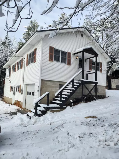 843 Park St, Paris, ME 04281