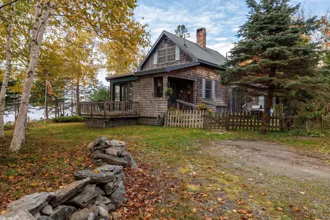 18 Bayberry Rd, Trenton, ME 04605
