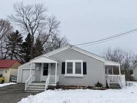 52 Highland Ave, Lewiston, ME 04240