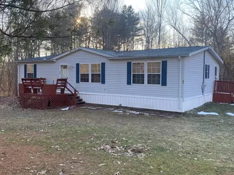 31 Lamson Rd, Windsor, ME 04363