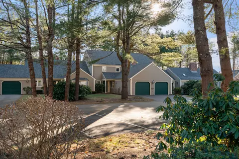 18 Foreside Common Dr #18, Falmouth, ME 04105