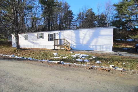 82 Round Stone Rd, Mount Vernon, ME 04352