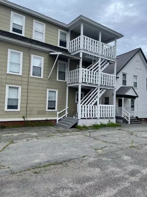 227 Oak St, Lewiston, ME 04240