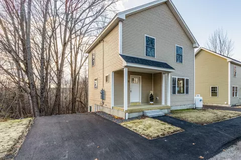 70 High St, Windham, ME 04062