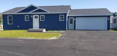 6 Mallard Dr, Auburn, ME 04210