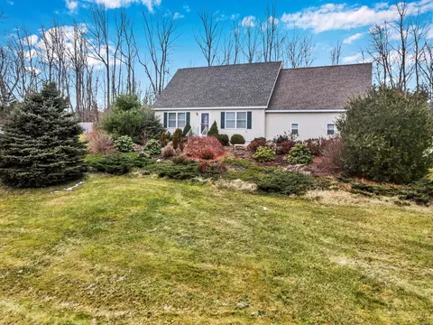 1033 Main St, Monmouth, ME 04259