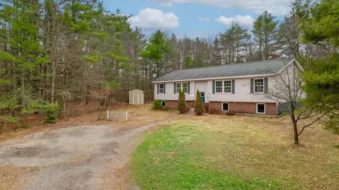 48 Foster Rd, Auburn, ME 04210