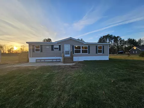 14 Clover Ln, Paris, ME 04281