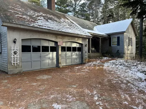 12 Presley Dr, Boothbay, ME 04544