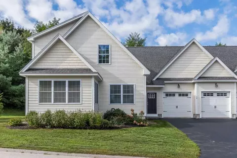 18 Landing Dr #18, Gorham, ME 04038