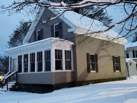 23 Lincoln St, Calais, ME 04619