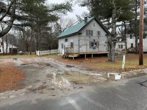 81 Old County Rd N, Enfield, ME 04493