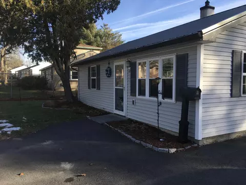 62 Falvey, Bangor, ME 04401