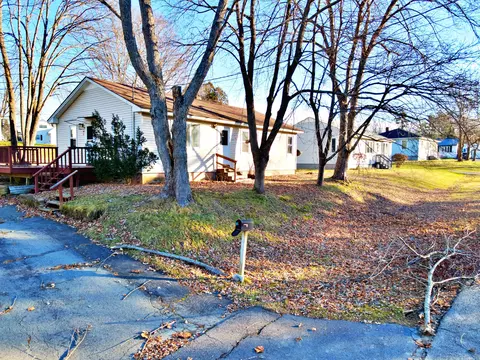 14 Bizier St, Winslow, ME 04901