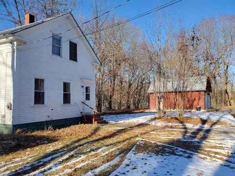 14 Collins St, Bingham, ME 04920
