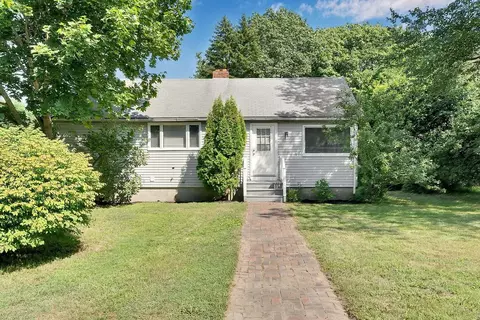 13 Middle Rd, Falmouth, ME 04105