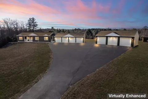 586 Foster Rd, Auburn, ME 04210