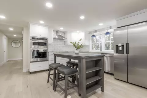 86 Middle Bay Rd, Brunswick, ME 04011