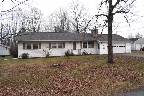 139 School St, Pittsfield, ME 04967