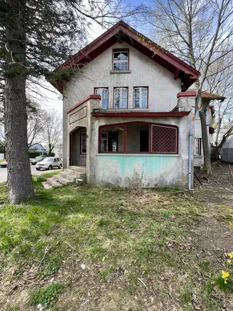 25 Webster St, Lewiston, ME 04240