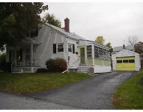 14 Parker St, Lewiston, ME 04240