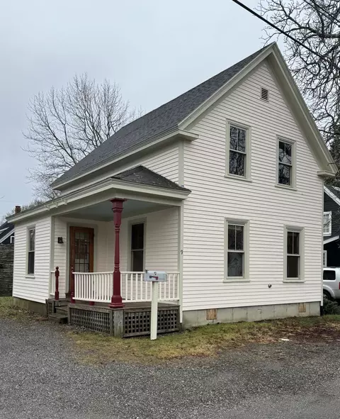 9 Otis St, Rockland, ME 04841
