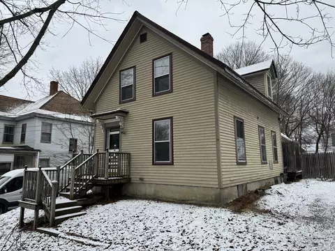 19 Kossuth St, Bangor, ME 04401