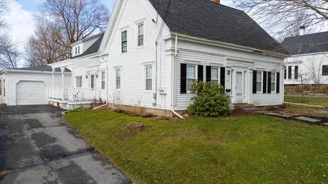 51 Green St, Thomaston, ME 04861