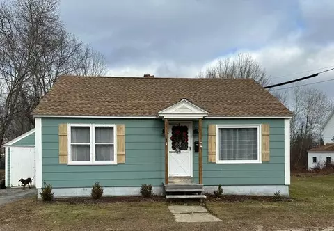 18 Elm St, Norway, ME 04268