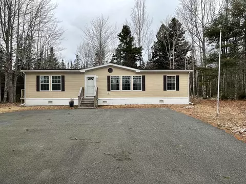 63 Walker Rd, Lamoine, ME 04605