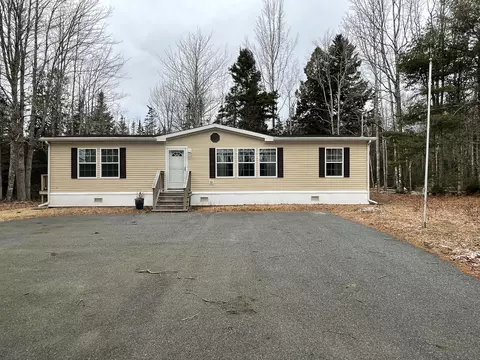 63 Walker Rd, Lamoine, ME 04605