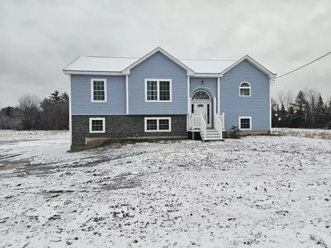 275 Partridge Ln, Hermon, ME 04401