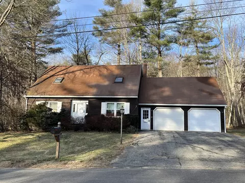 22 Kensington Ter, Lewiston, ME 04240