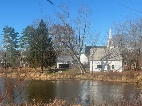 143 N Main St, Monmouth, ME 04265