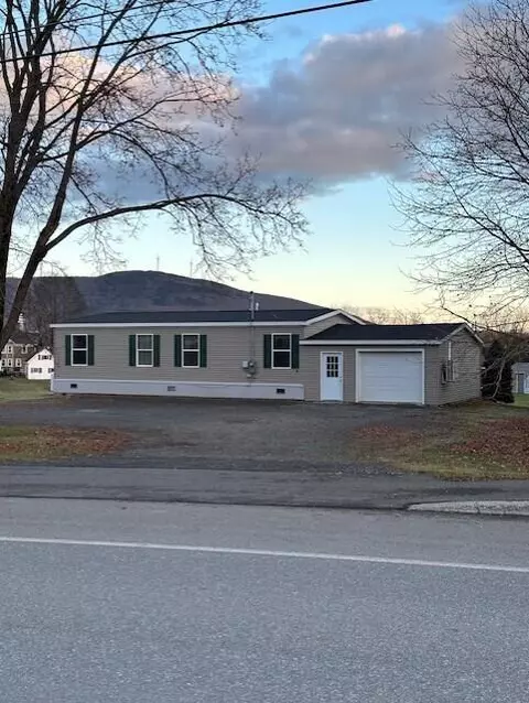 19 Main St, Mars Hill, ME 04758