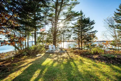 1284 Back Cove Rd, Waldoboro, ME 04572