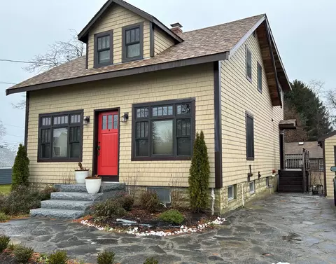 4 Chester Ave, Falmouth, ME 04105