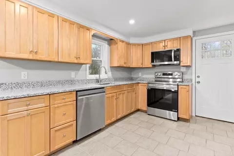 3 Ridge Dr, Windham, ME 04062