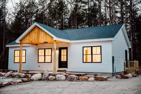 43 Country Ln, Harrison, ME 04040