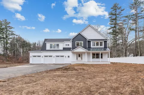 14 Lucy Ln, Falmouth, ME 04105