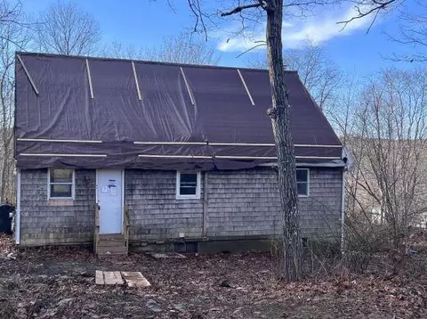 44 Philbrook Ln, Waldoboro, ME 04572
