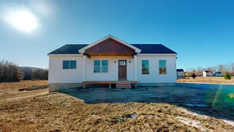 10 Hayfield Dr, Greene, ME 04236