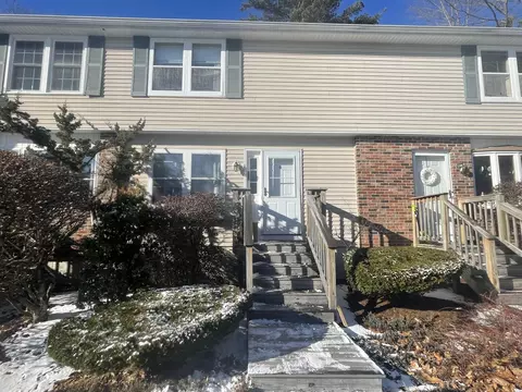 3 Colburn Dr #4, Orono, ME 04473