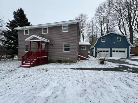 16 Davis St, Old Town, ME 04468
