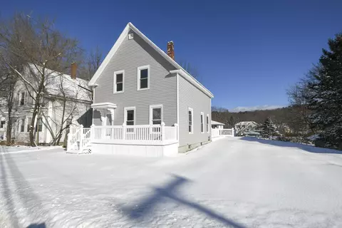 37 Knapp St, Livermore Falls, ME 04254