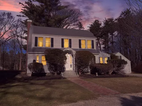 30 Love Ln, Kittery, ME 03904