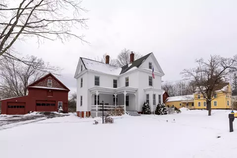 27 Bridge St, Berwick, ME 03901