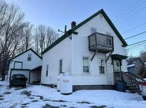 40 Oak St, Oakland, ME 04963